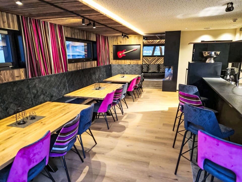 Wood, Interior Design, Furniture, Table, Flooring, Ceiling, Floor, Restaurant, Chair, Wood Stain