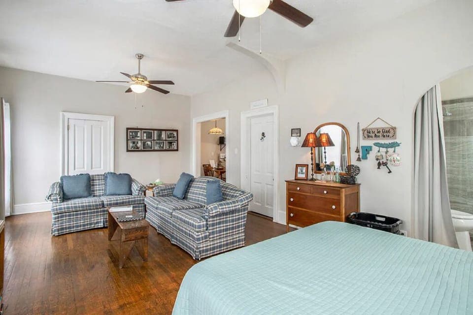 Studio Living Space/Bed