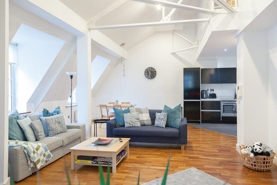 Living Room / Lounge