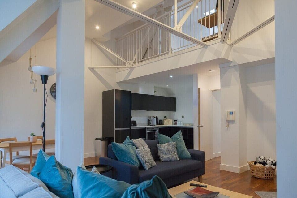 Living Room / Lounge