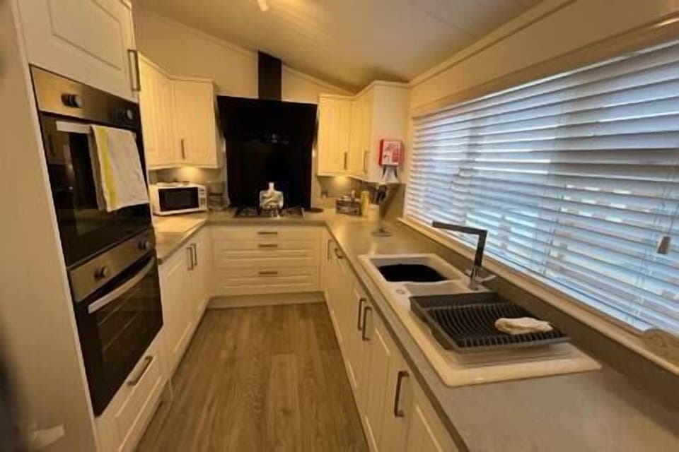 Well equipped kitchen with dishwasher and full size Fridge Freezer 