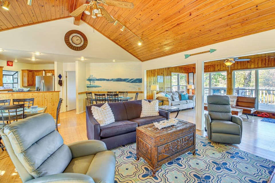 Royal Vacation Rental | 4BR | 3BA | Step-Free Entry | 1,930 Sq Ft