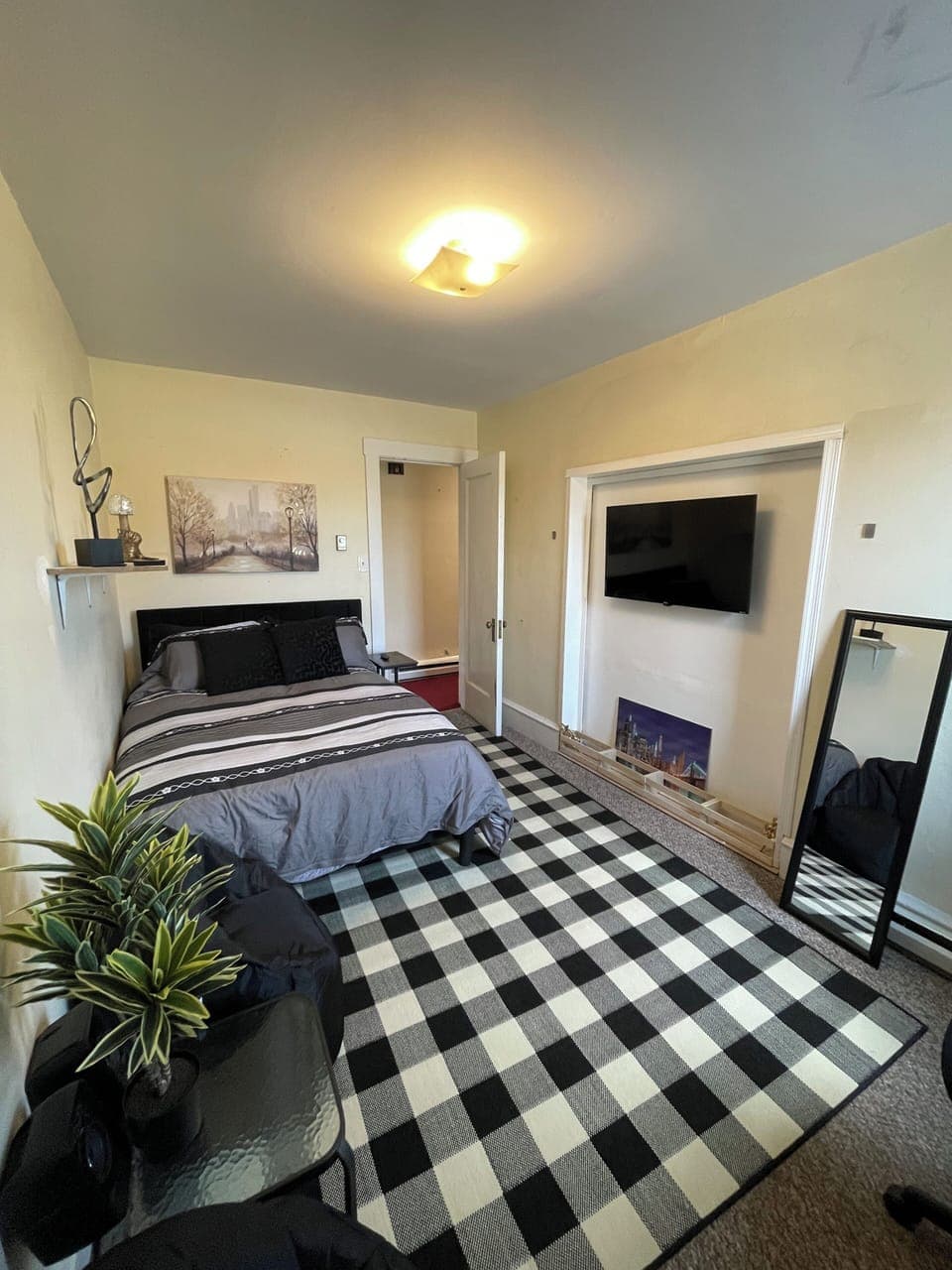 2nd Bedroom