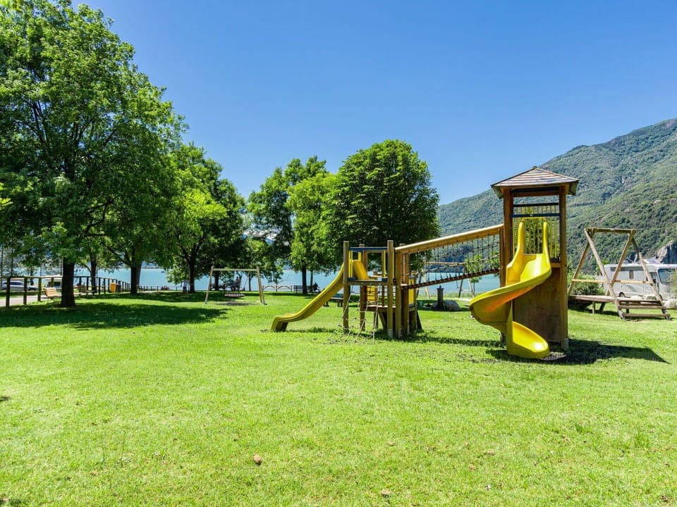 Plant, Sky, Natural Landscape, Tree, Shade, Land Lot, Outdoor Recreation, Grass, Chute, Grassland