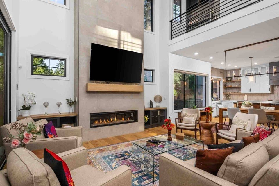 Welcome to Maison Ananda Oswego. We hope we get to host you at this exquisite Lake Oswego sanctuary!