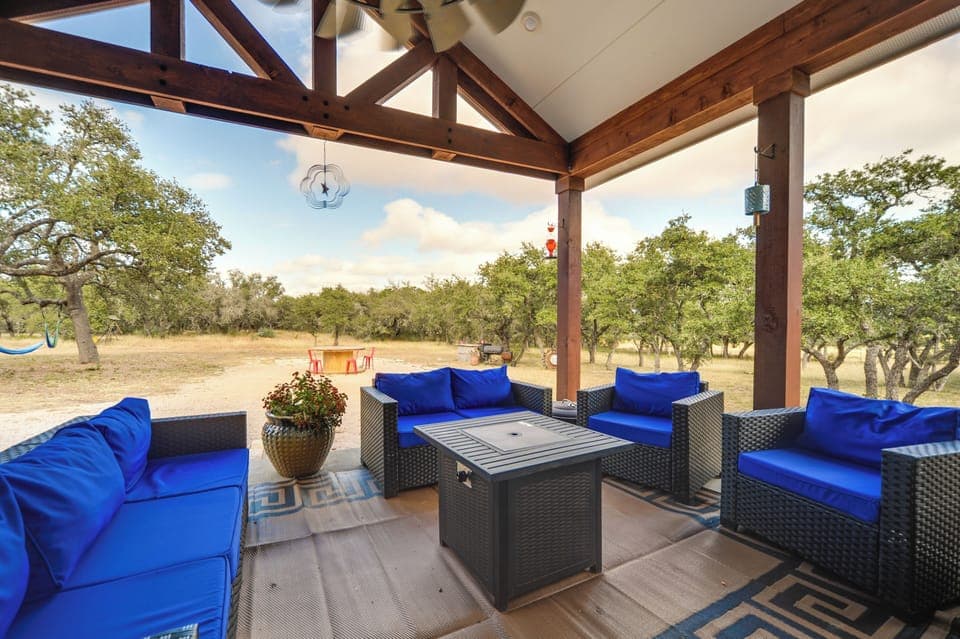Hill Country Vacation Rental | 3BR | 2.5BA | 1,350 Sq Ft | Steps Required