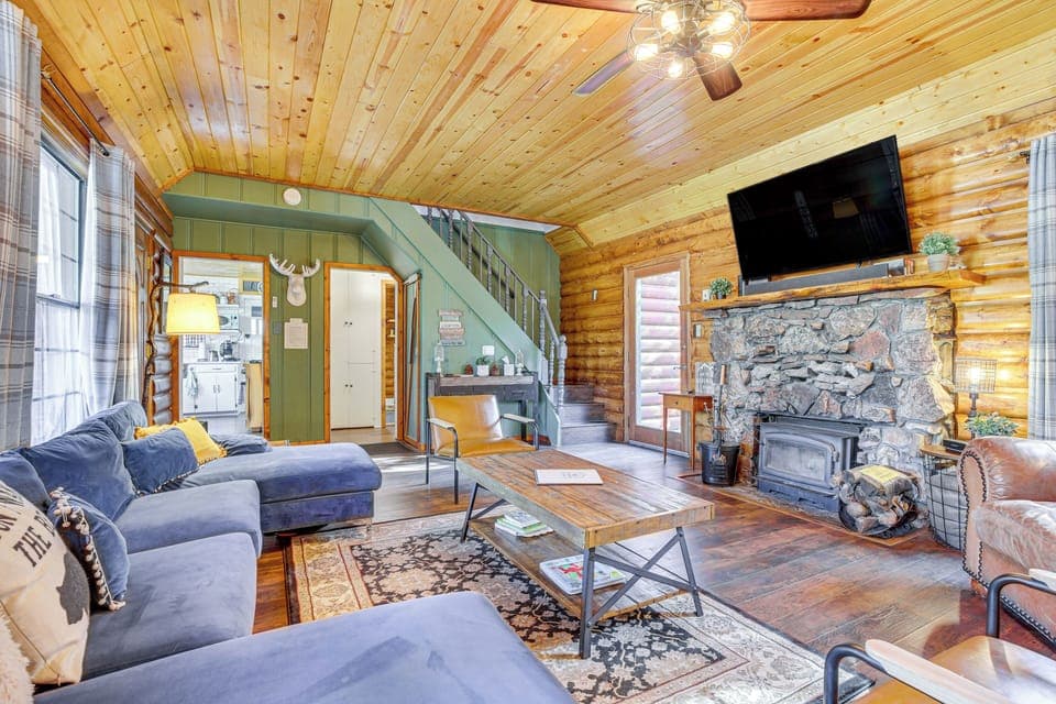 Big Bear Lake Vacation Rental | 3BR | 1.5BA | 1,102 Sq Ft | Stairs Required