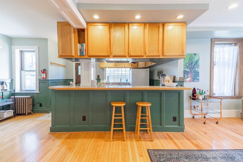 "Our stay was absolutely amazing! We stayed through the Thanksgiving break and were very pleased. The house had lots of charm and room to move around. We definitely would stay again! Thanks to the host for being so responsive!" - Eric, 5 Star Review