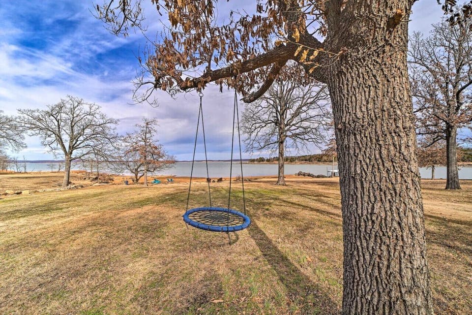 Large yard with direct lake access