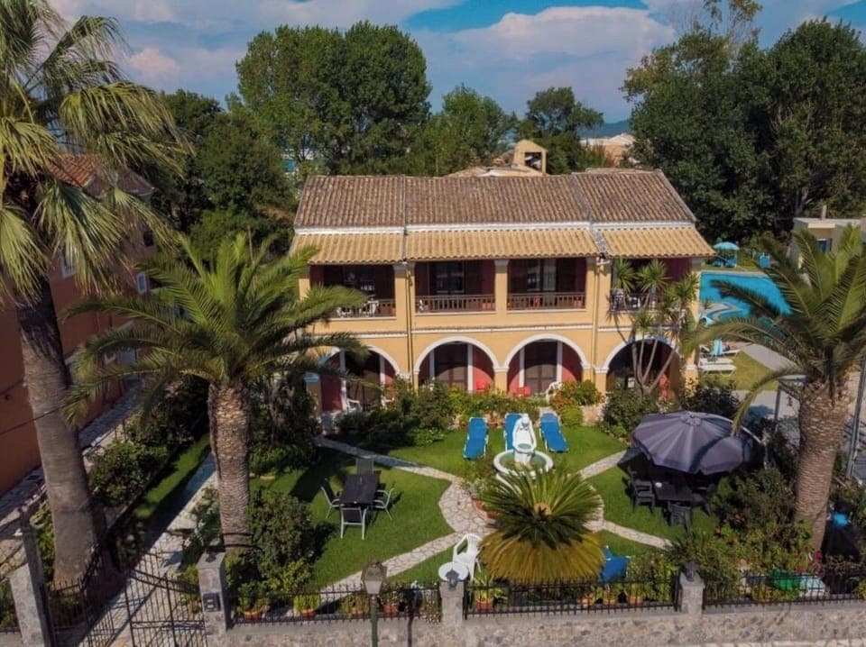 Welcome to our central studio and apartment complex in the heart of Roda