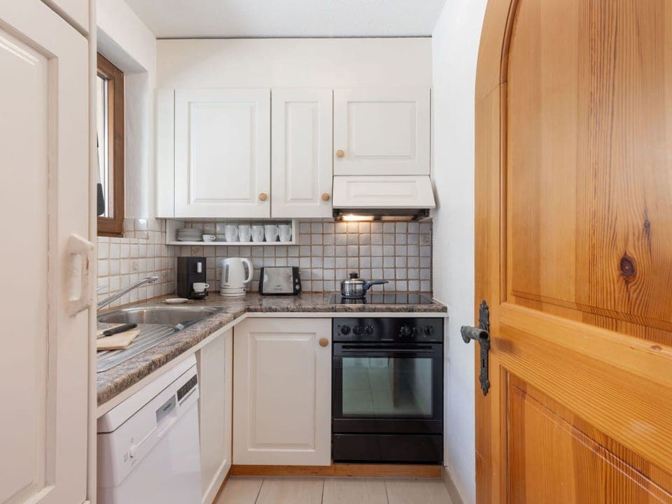 Water, Property, Plant, Building, Azure, Sky, Window, Swimming Pool, Urban Design, Leisure