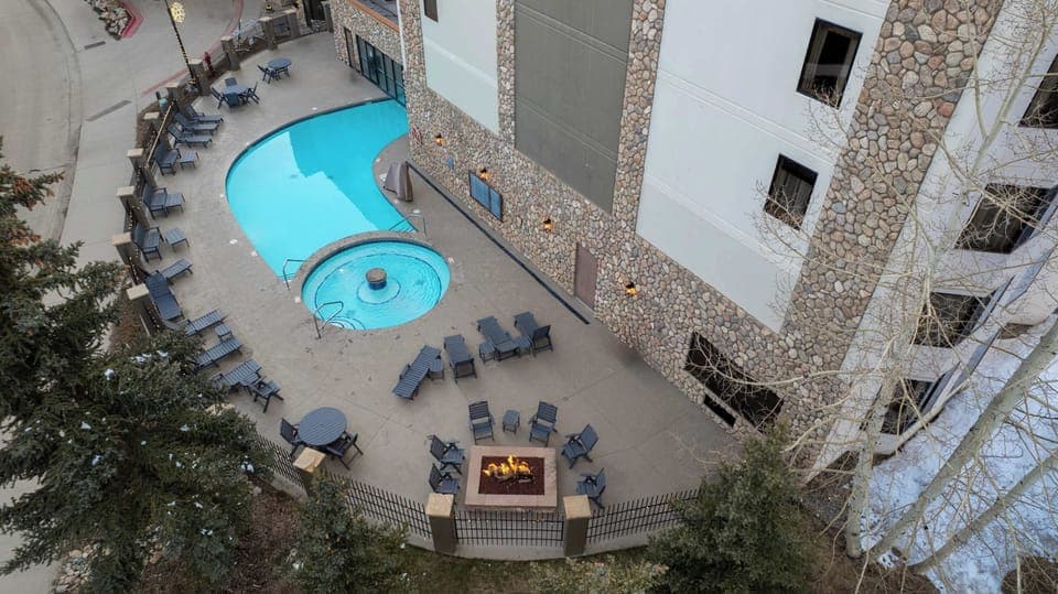 【Heated Pool + Hot Tub】 Open 365 days/year — soak after a ski day, the lifts are just behind you