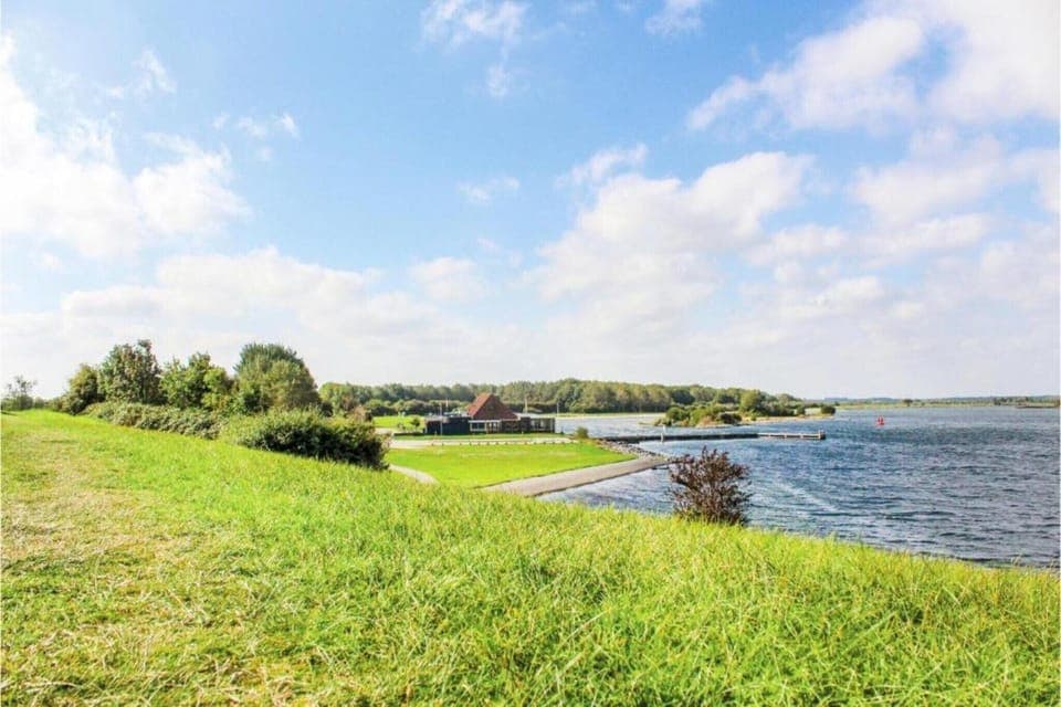 Region [summer] (>5 km)