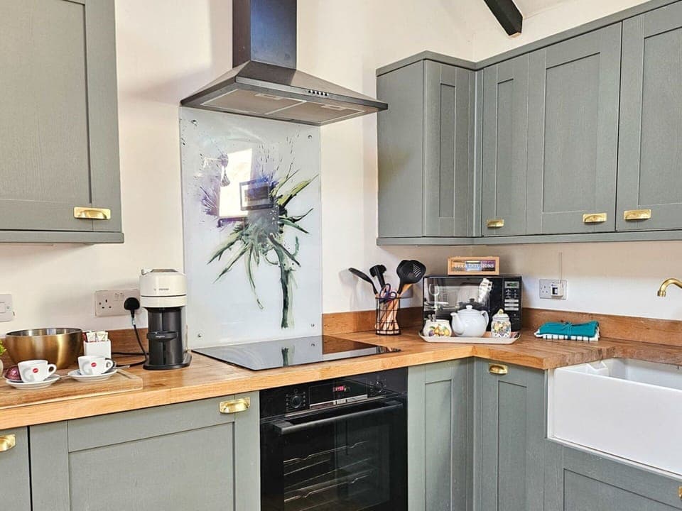 Kitchen, Kitchen Appliance, Countertop, Major Appliance, Interior Design, Cabinetry, Furniture, Flooring, Home Appliance, Home