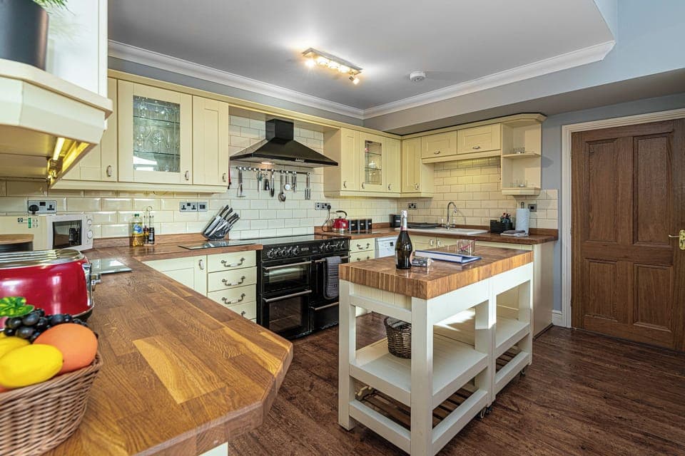 6c32cdfb-e09f-4ec8-8107-e3768c92b6d0