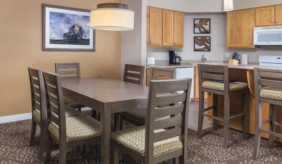 worldmark-windsor-3-bedroom-dining-664x386_enhanced