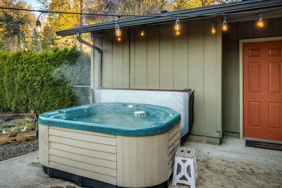 Outdoor spa tub