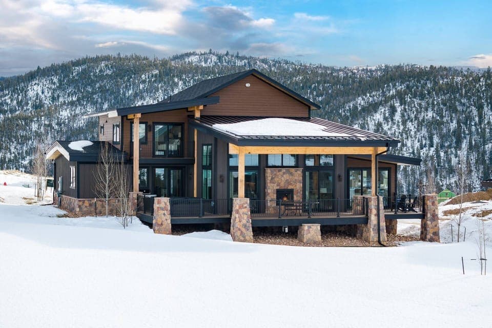 Welcome to Lone Eagle 855! Please enjoy this one of a kind mountain paradise in the heart of Granby, Colorado.