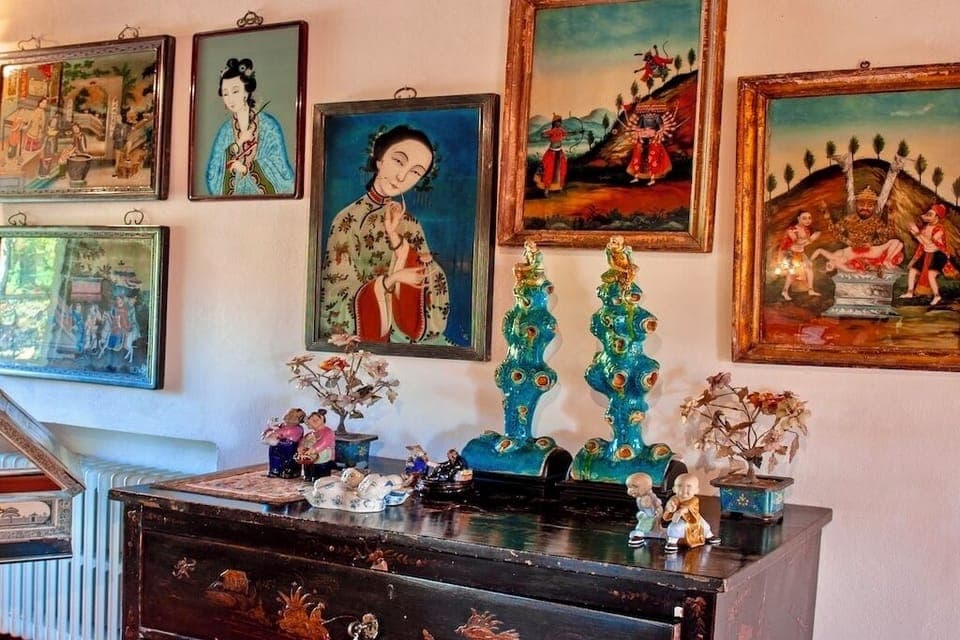 Detail at the tv salon