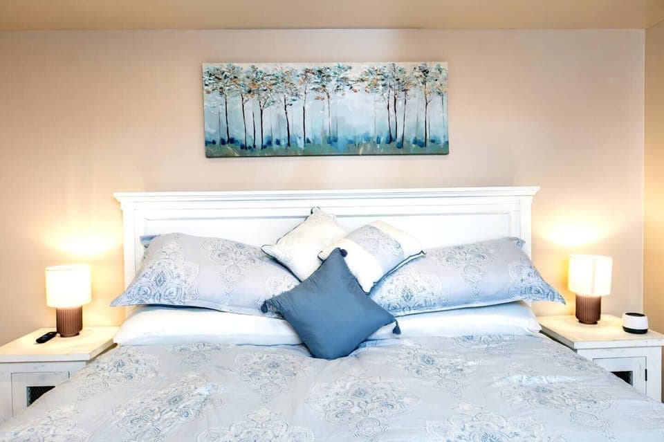 King bed that sleeps like a cloud!