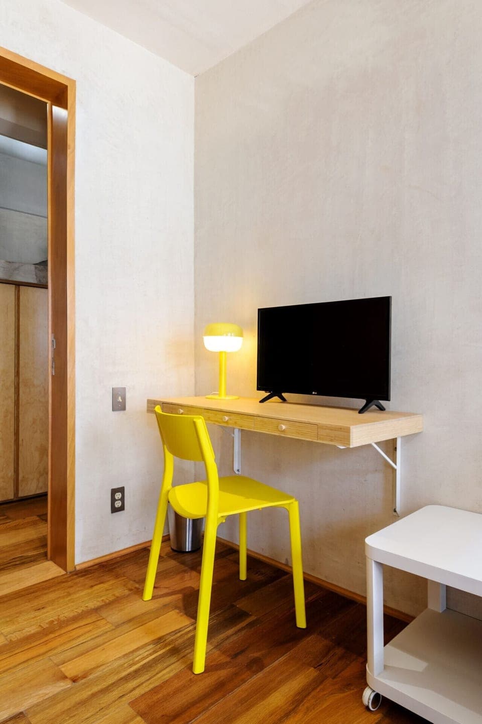 Studio with sofa-bed connected to the main bedroom and with separate entrance