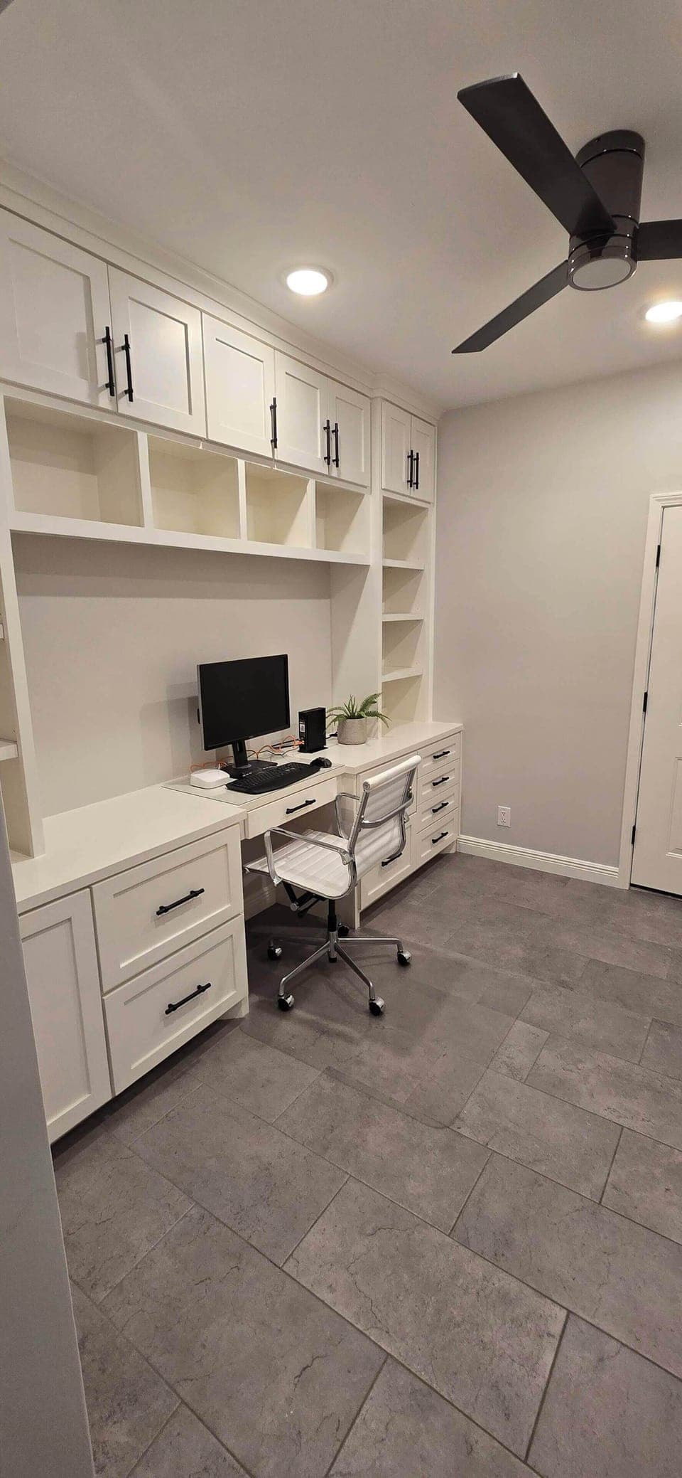 Office Space with docking station