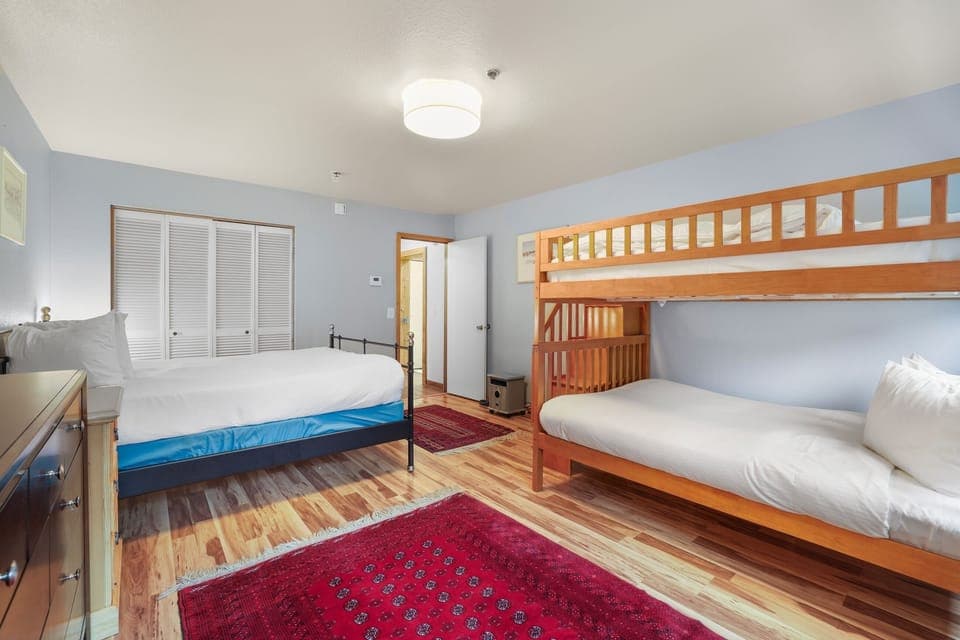 Bed, Bedroom, Furniture, Indoors, Room