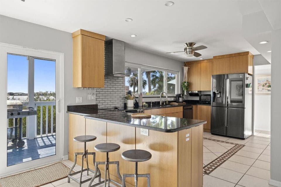 Fully stocked kitchen.