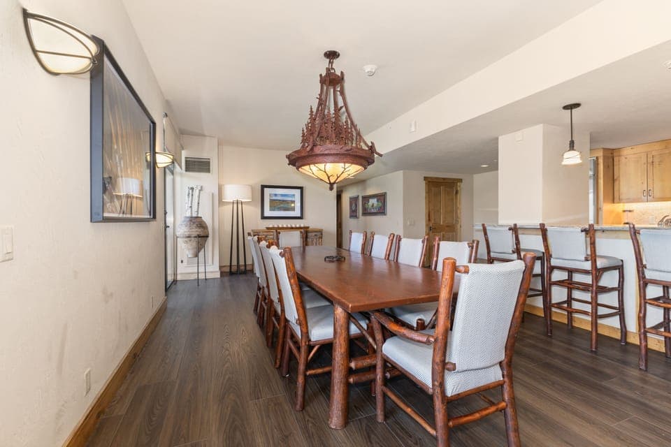 Dining Room, Dining Table, Furniture, Indoors, Room