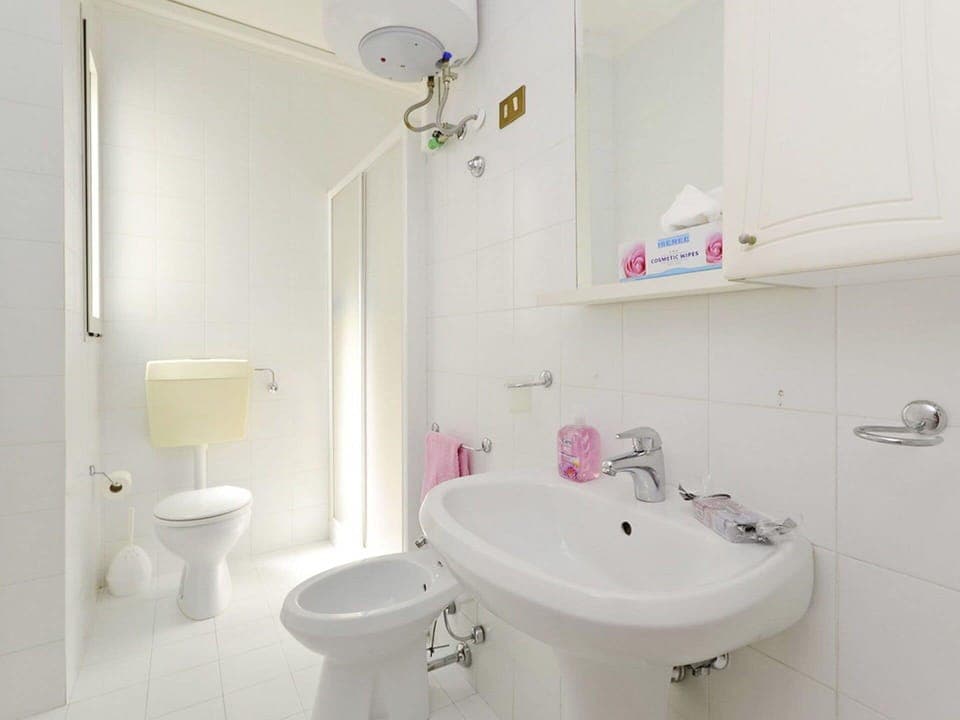 Table, Property, Building, Sky, Window, Wood, Interior Design, Cloud, Lighting, Outdoor Furniture