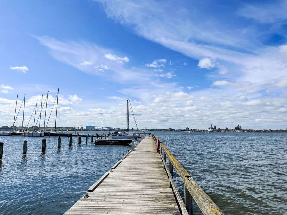 Cloud, Water, Sky, Water Resources, Blue, Boat, Watercraft, Lake, Wood, Tree