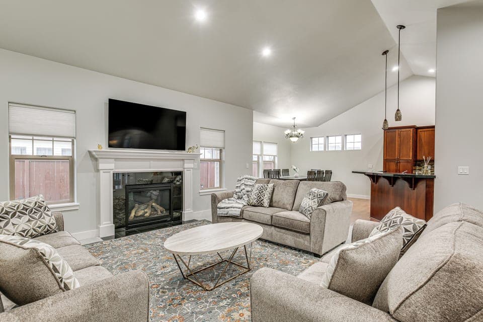 Junction City Vacation Rental | 4BR | 2BA | 1,780 Sq Ft | 2 Small Steps to Enter