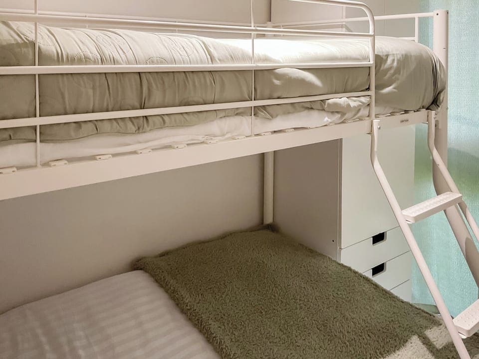 Bunk bedroom | Freshwater Chalet, Freshwater East