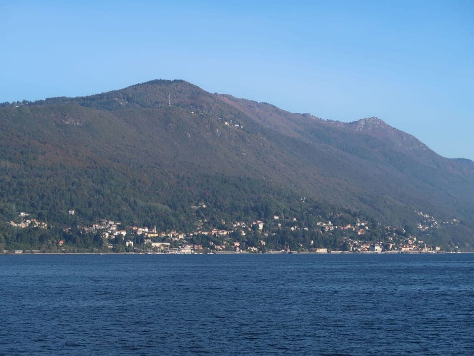Water, Sky, Mountain, Water Resources, Coastal And Oceanic Landforms, Lake, Highland, Cloud, Tree, Horizon