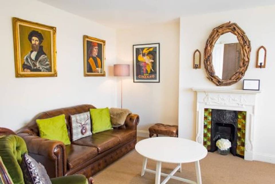 Apartment 5, York Terrace, Norwich - Host & Stay