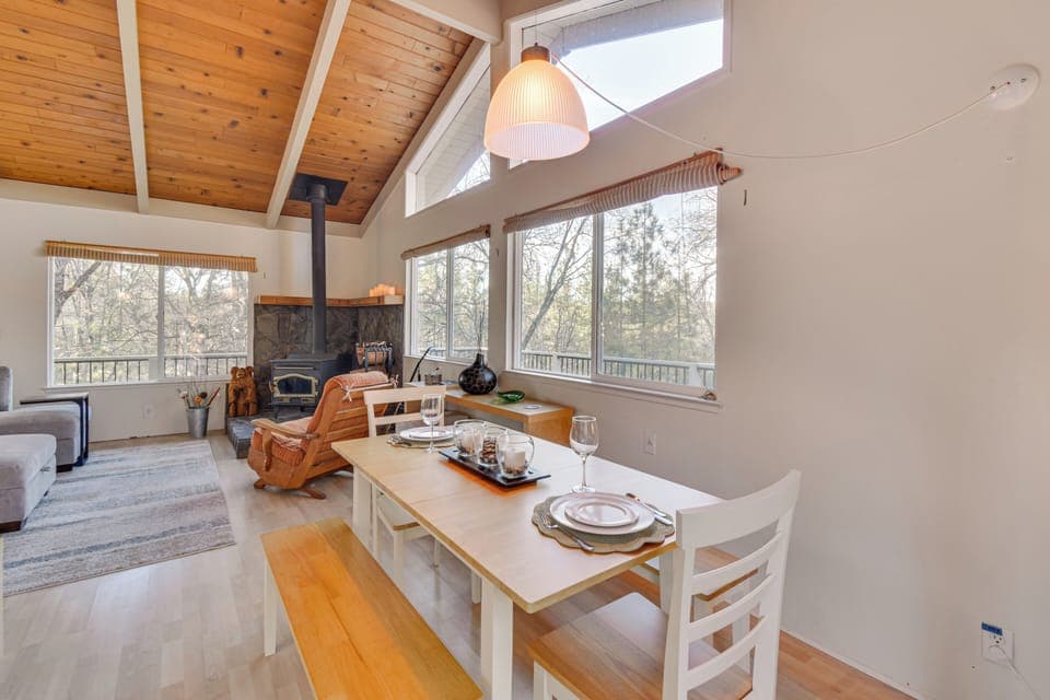 Dining Area | Dishware & Flatware Provided