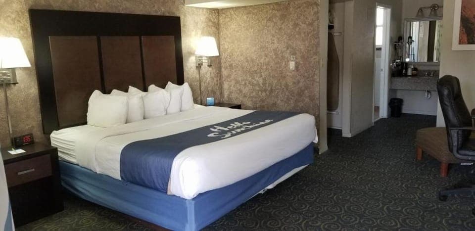 Unit with 1 King bed. Exact unit will be assigned upon arrival. Views, colors, and decor may vary.