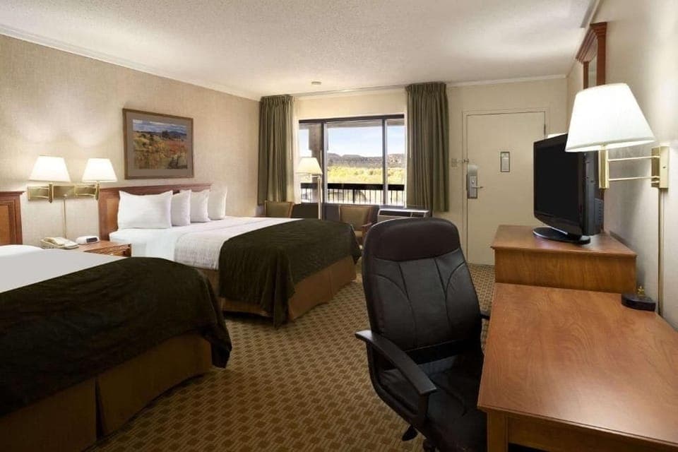 Unit with 2 Queen beds. Exact unit will be assigned upon arrival. Views, colors, and decor may vary.