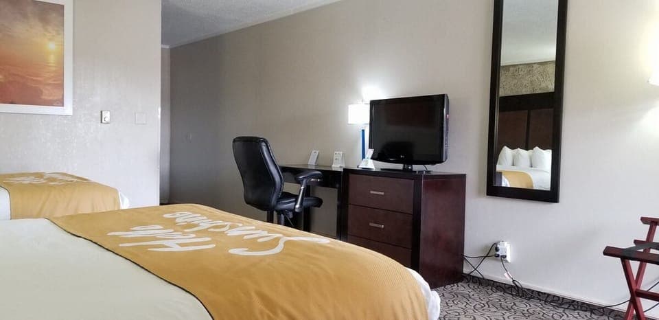 Unit with 2 Queen beds. Exact unit will be assigned upon arrival. Views, colors, and decor may vary.