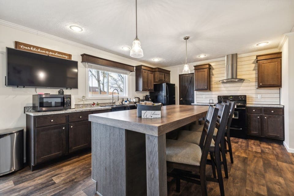 Indoors, Kitchen, Screen, Hardwood, Microwave