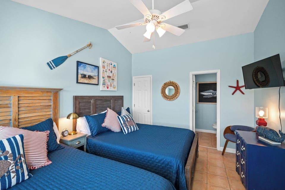 2nd Floor (2) Queen Bedroom Suite