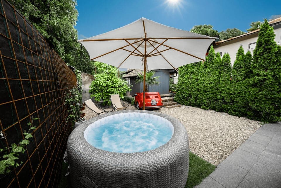 Outdoor spa tub