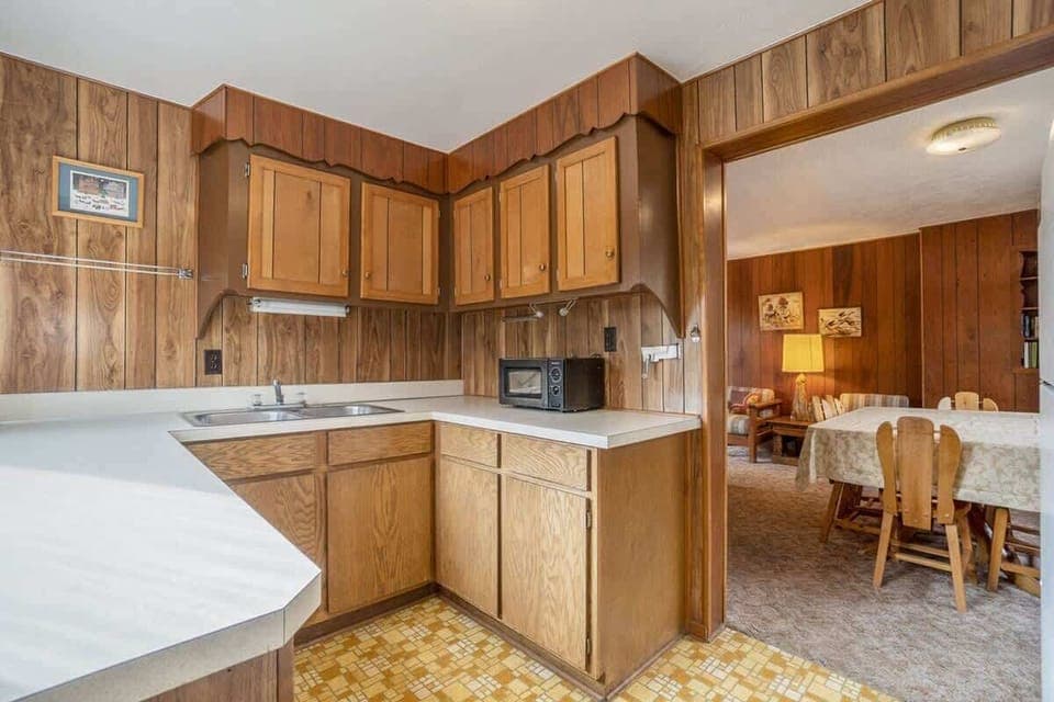 Full kitchen