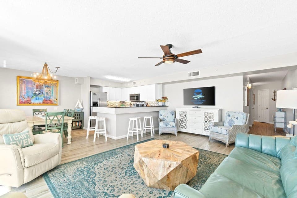 Beach Views - Smart TV & Cable - Sleeper Sofa