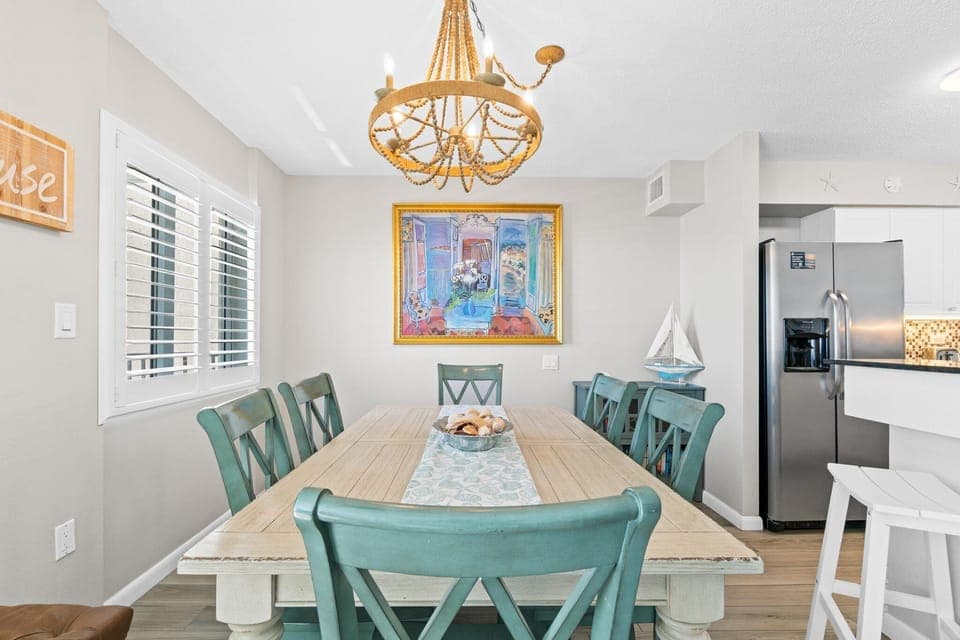 Beach Views - seats 6 - additional seating at kitchen counter