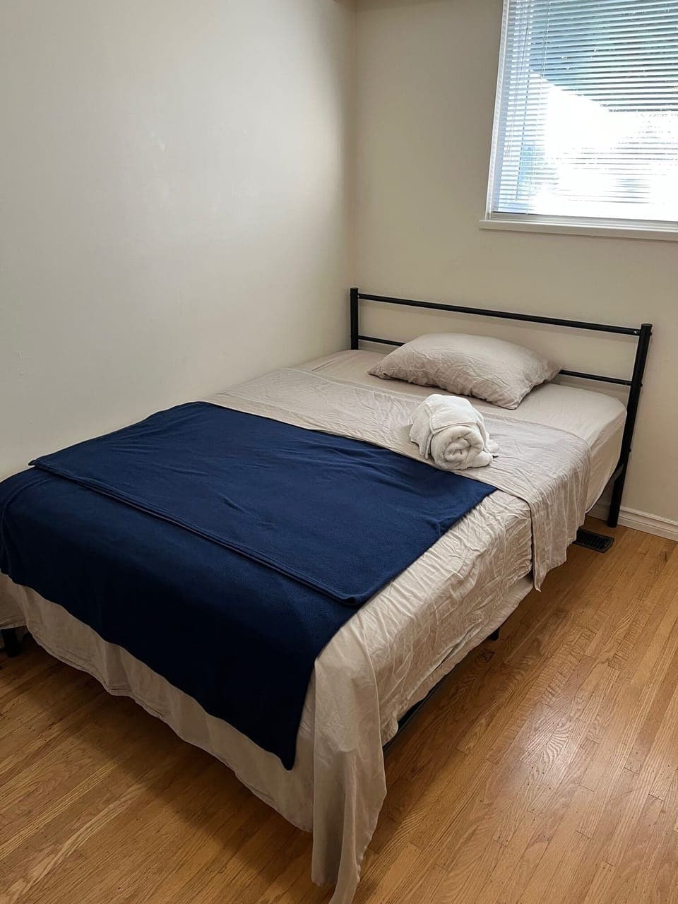 Double/full-size medium firm hybrid bed (54"x75") purchased in August, 2025