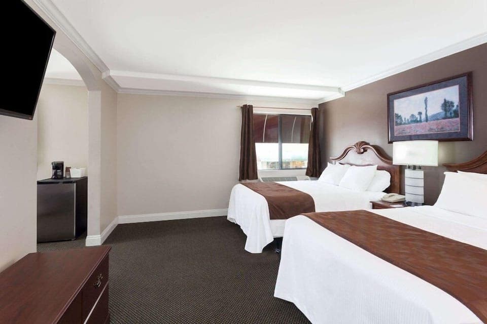 Unit with 2 Queen beds.Exact unit will be assigned upon arrival.