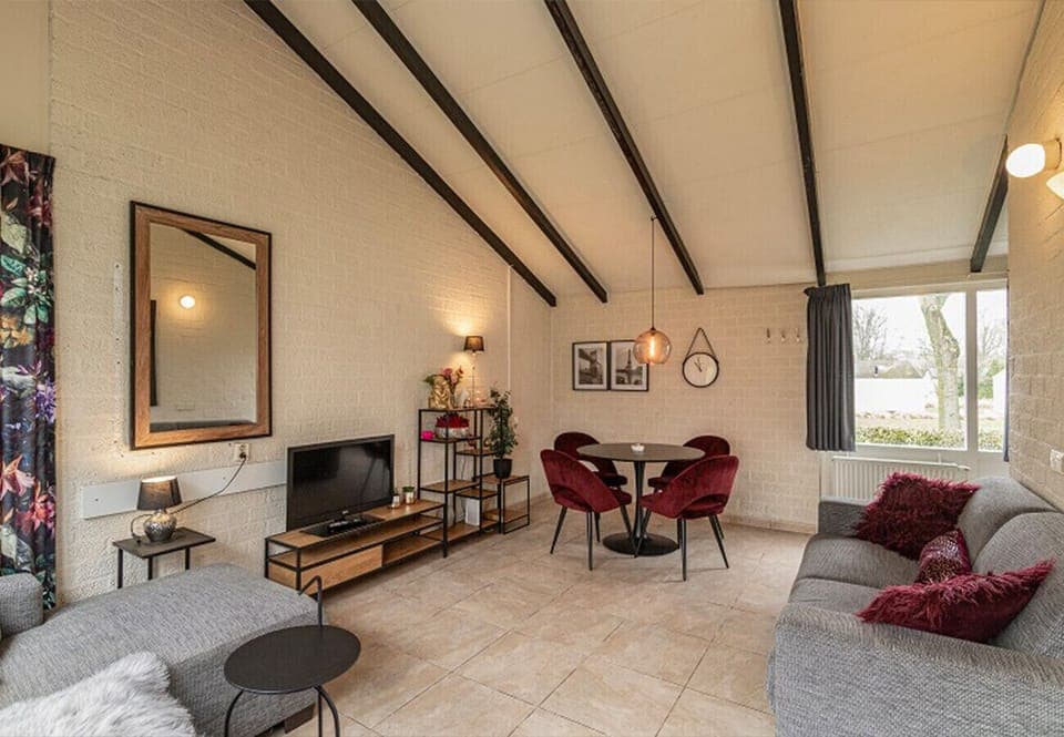 Bungalowpark Simpelveld - Castra 39 EEZZ Living room kitchen dining table