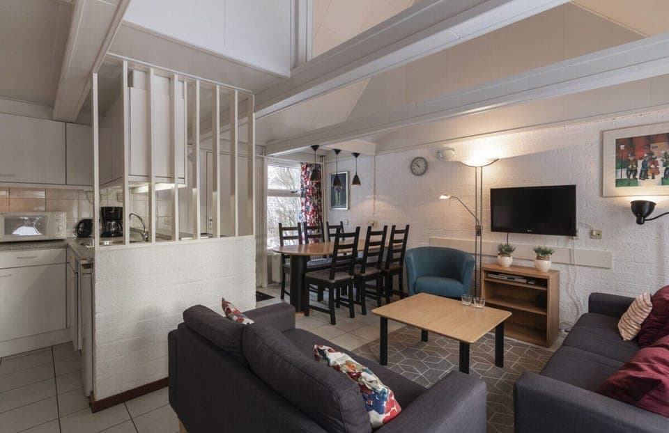 Bungalowpark Simpelveld – Alpha 64 Living room kitchen dining table