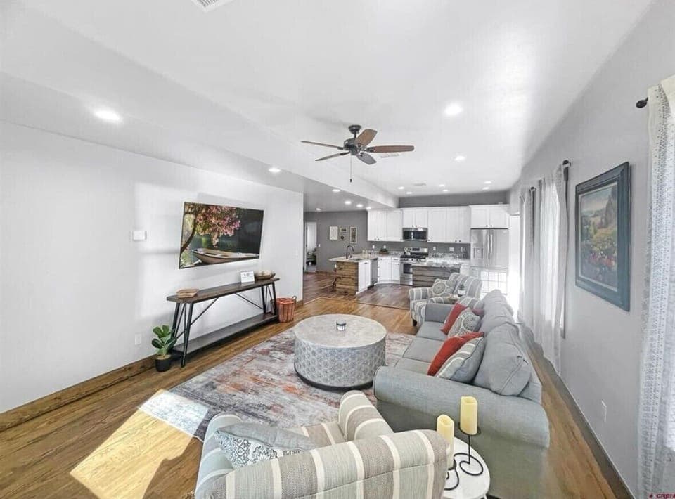 Living Room (2)